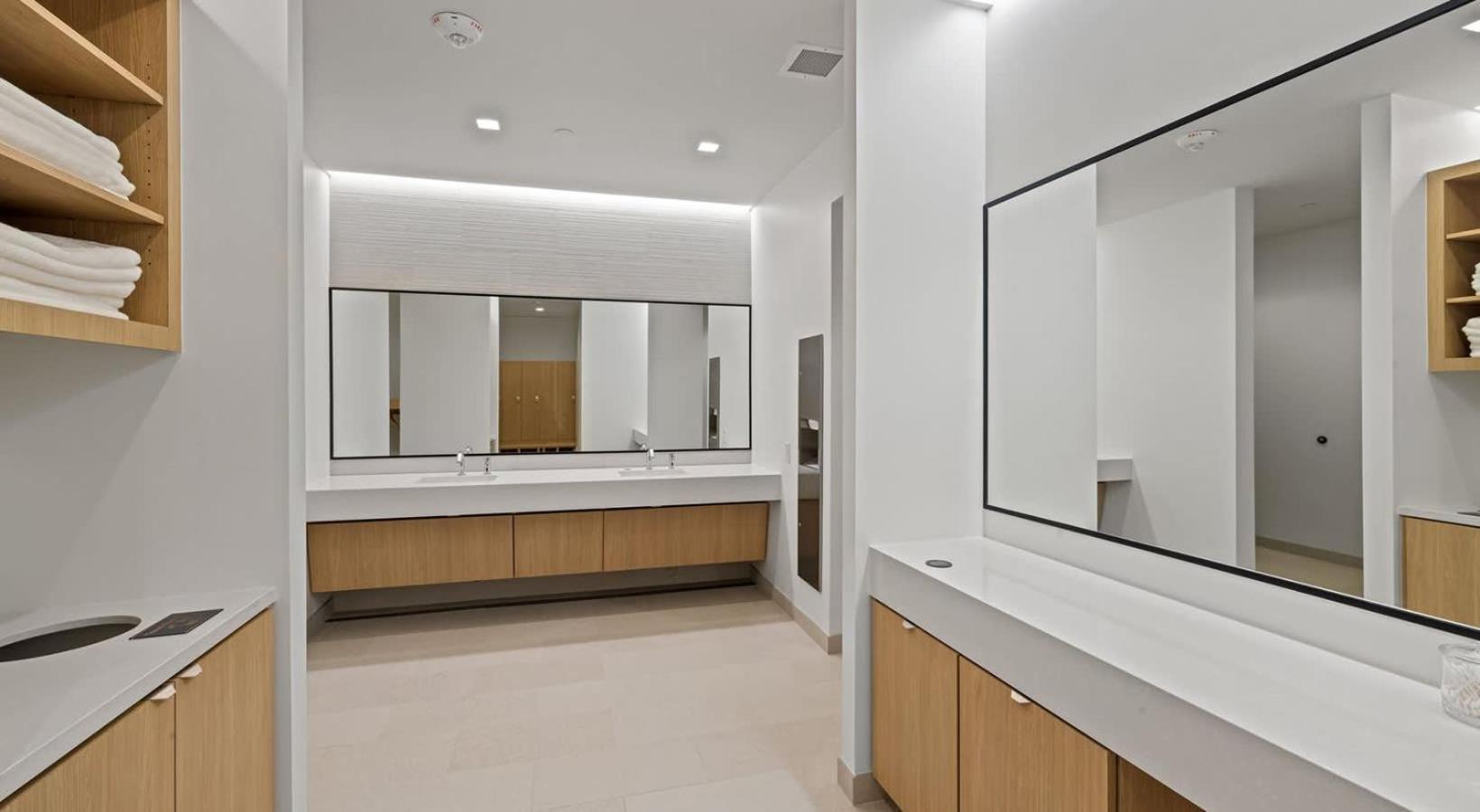 High-Rise Apt Raleigh Free Parking & Sunset View 1 Bagian luar foto