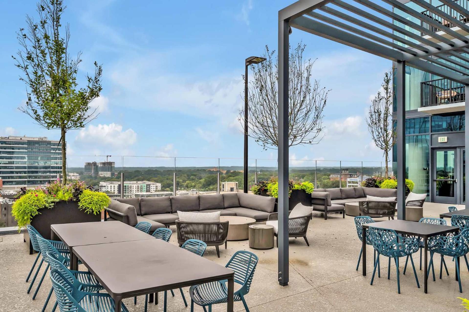 High-Rise Apt Raleigh Free Parking & Sunset View 1 Bagian luar foto
