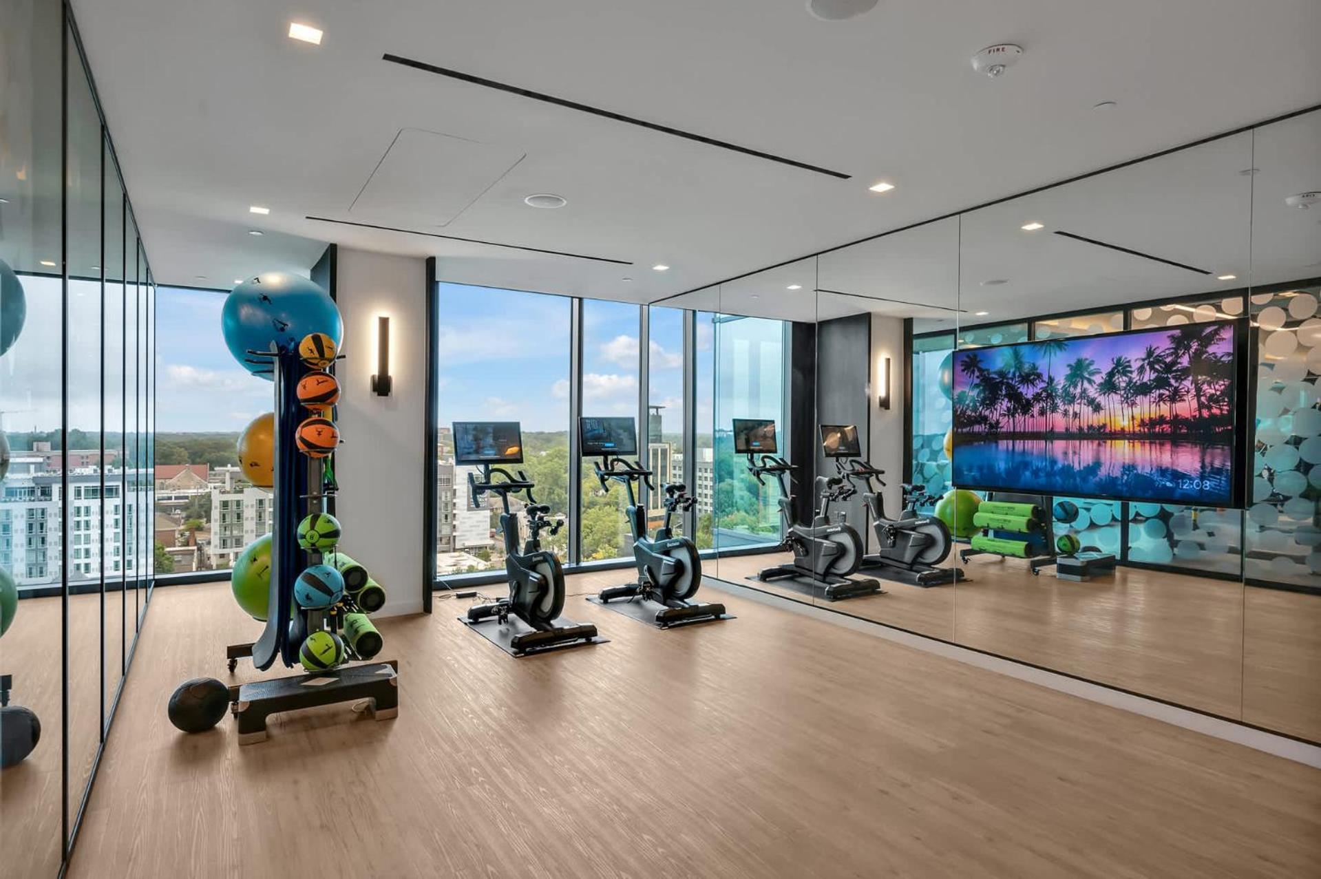 High-Rise Apt Raleigh Free Parking & Sunset View 1 Bagian luar foto