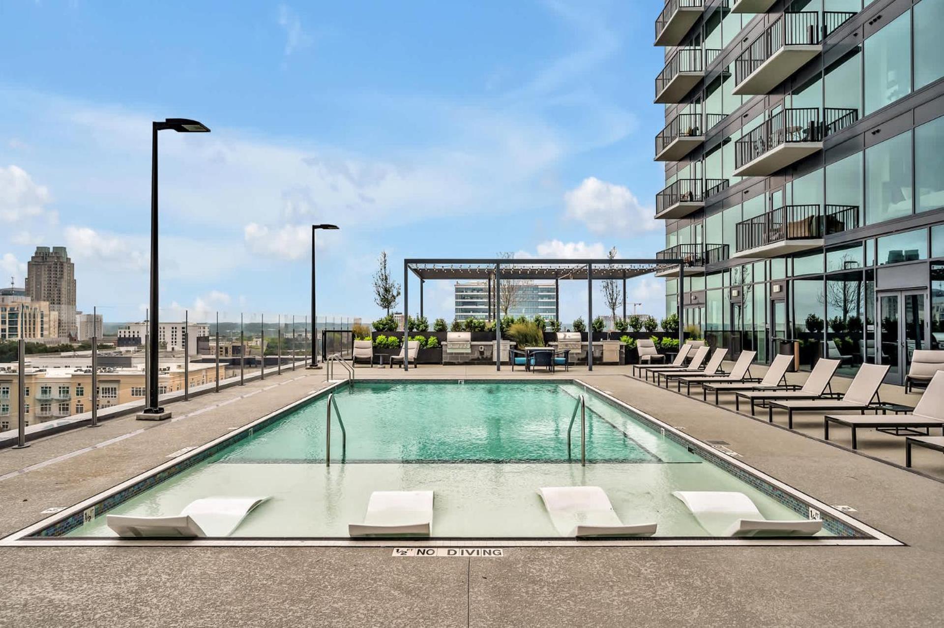 High-Rise Apt Raleigh Free Parking & Sunset View 1 Bagian luar foto