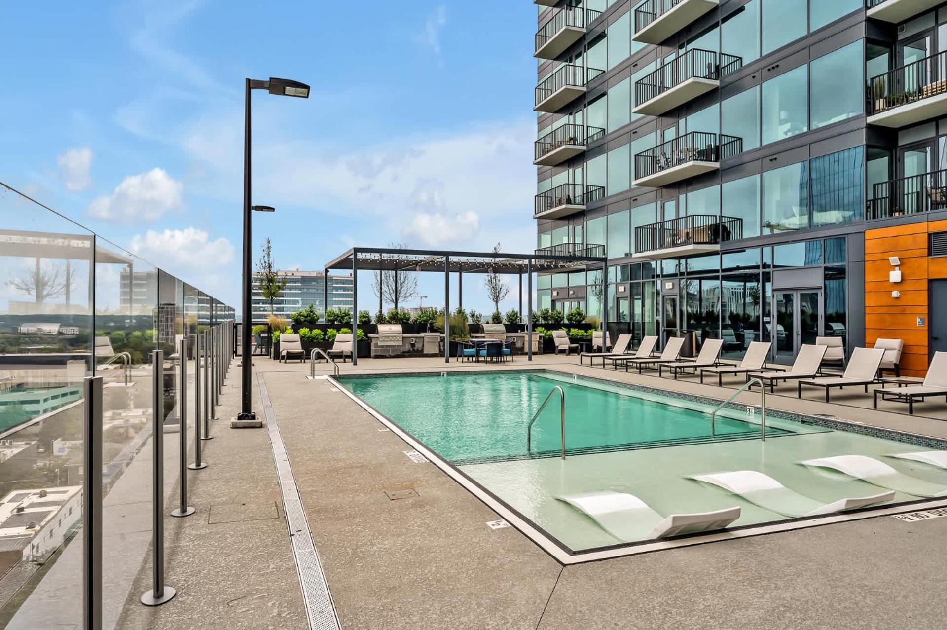 High-Rise Apt Raleigh Free Parking & Sunset View 1 Bagian luar foto