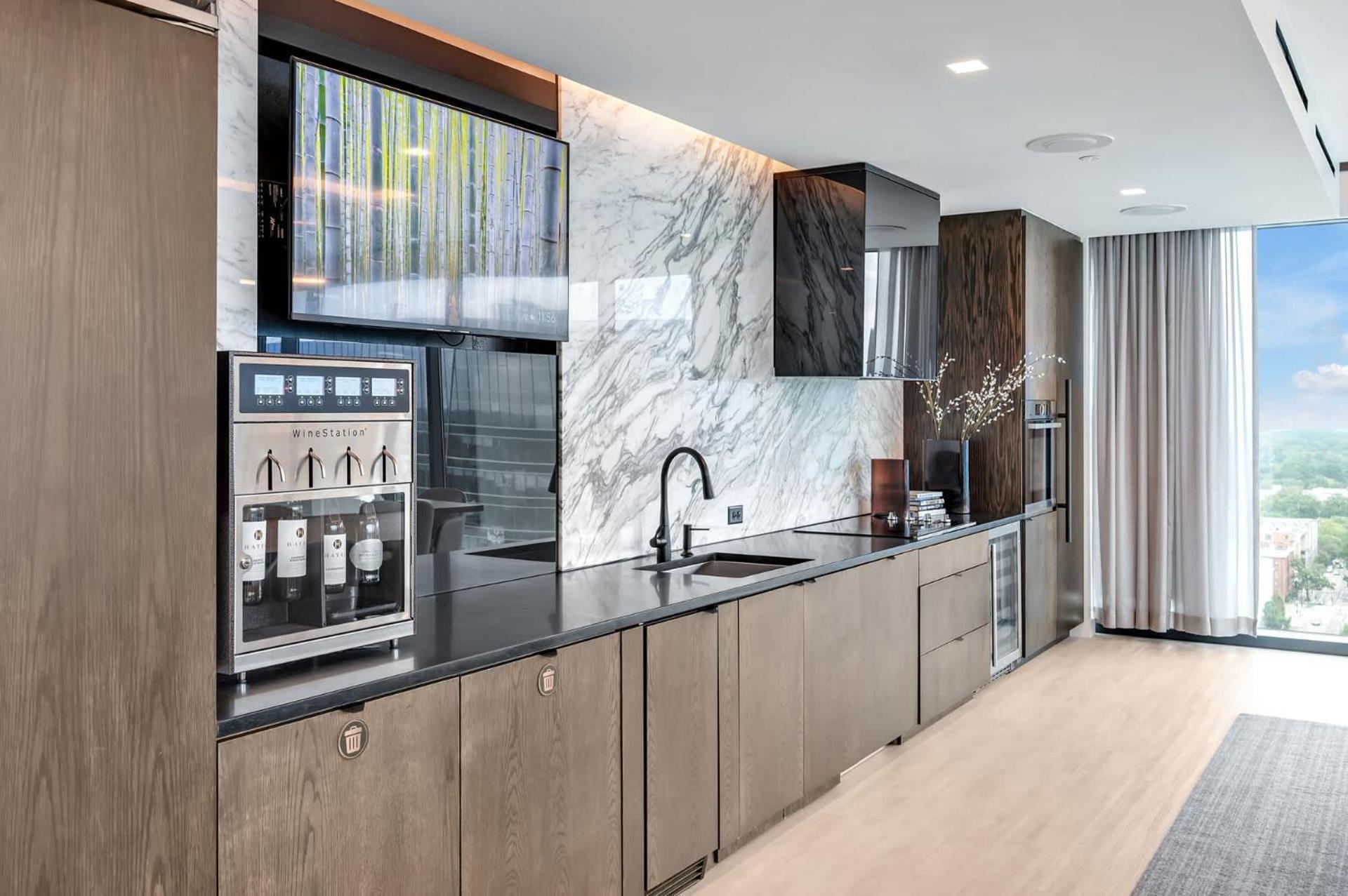 High-Rise Apt Raleigh Free Parking & Sunset View 1 Bagian luar foto