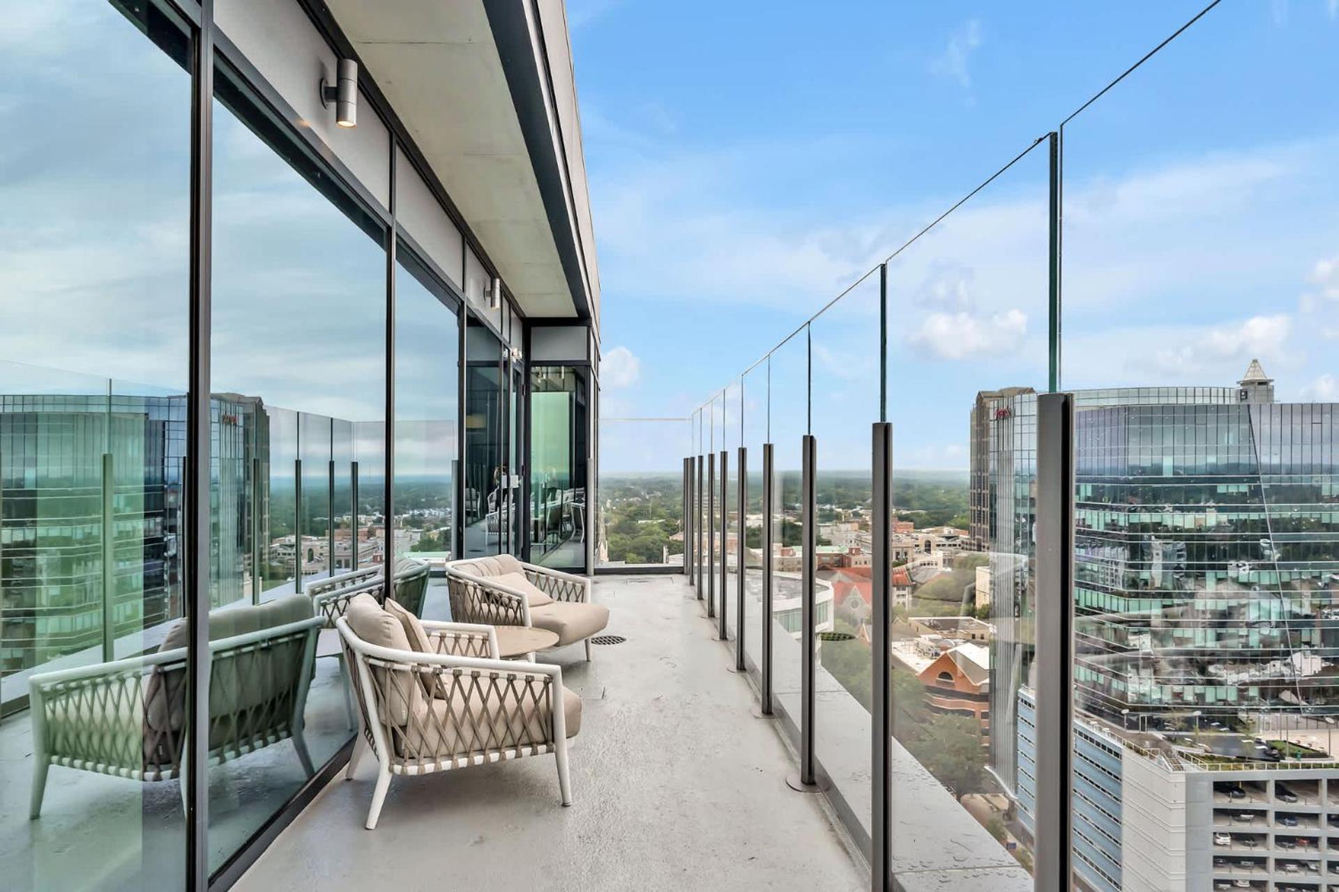 High-Rise Apt Raleigh Free Parking & Sunset View 1 Bagian luar foto