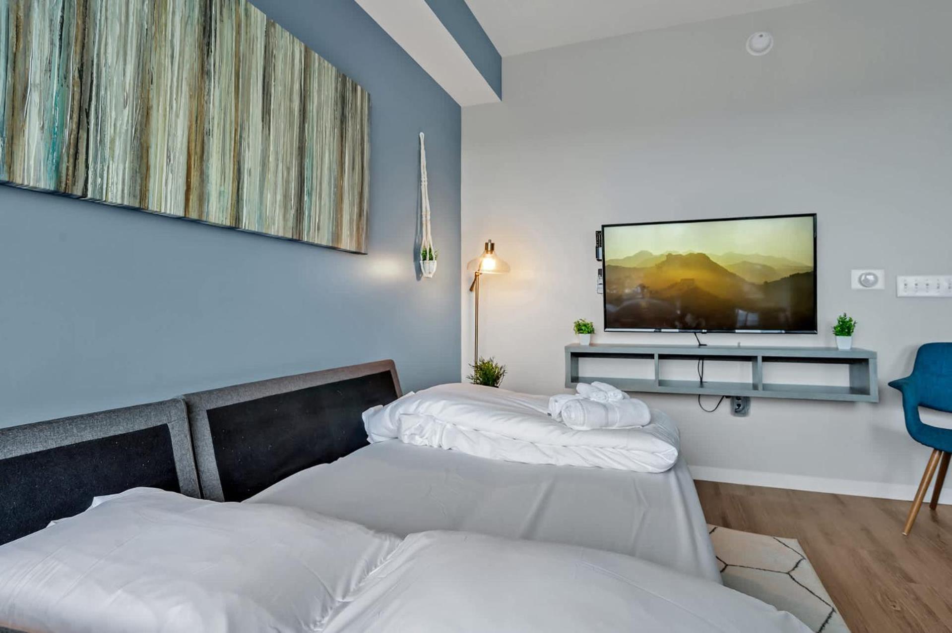 High-Rise Apt Raleigh Free Parking & Sunset View 1 Bagian luar foto