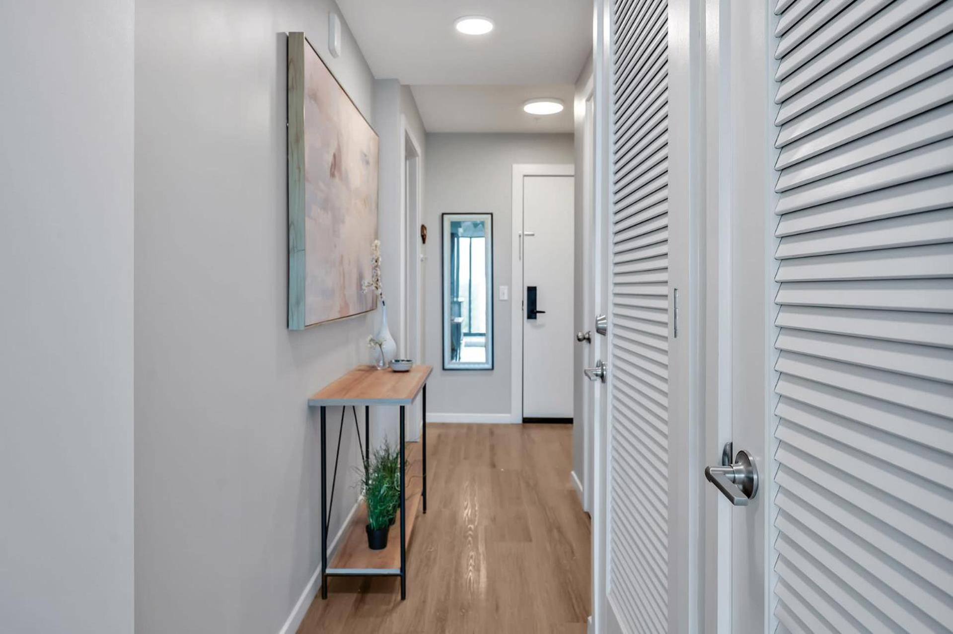 High-Rise Apt Raleigh Free Parking & Sunset View 1 Bagian luar foto