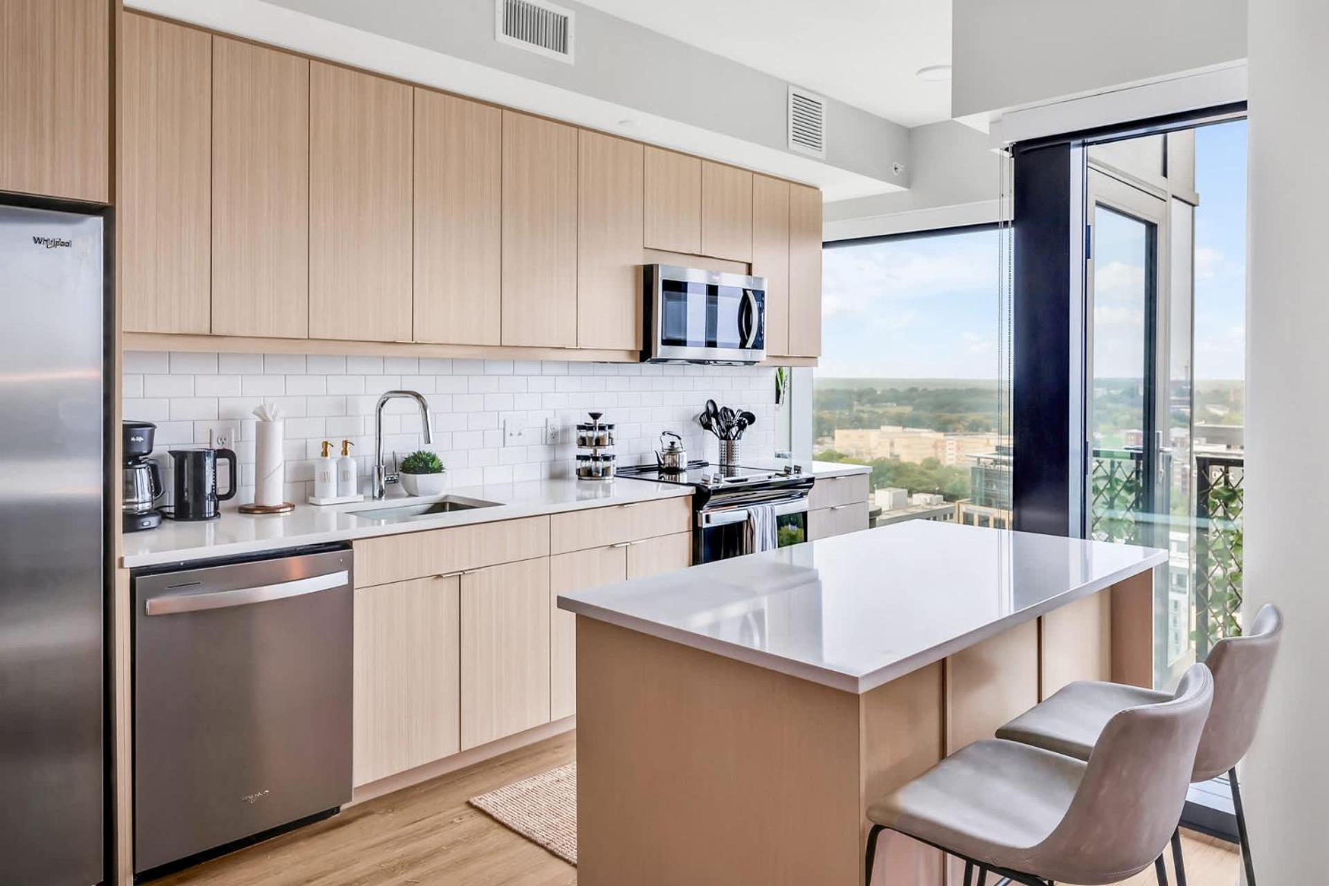High-Rise Apt Raleigh Free Parking & Sunset View 1 Bagian luar foto