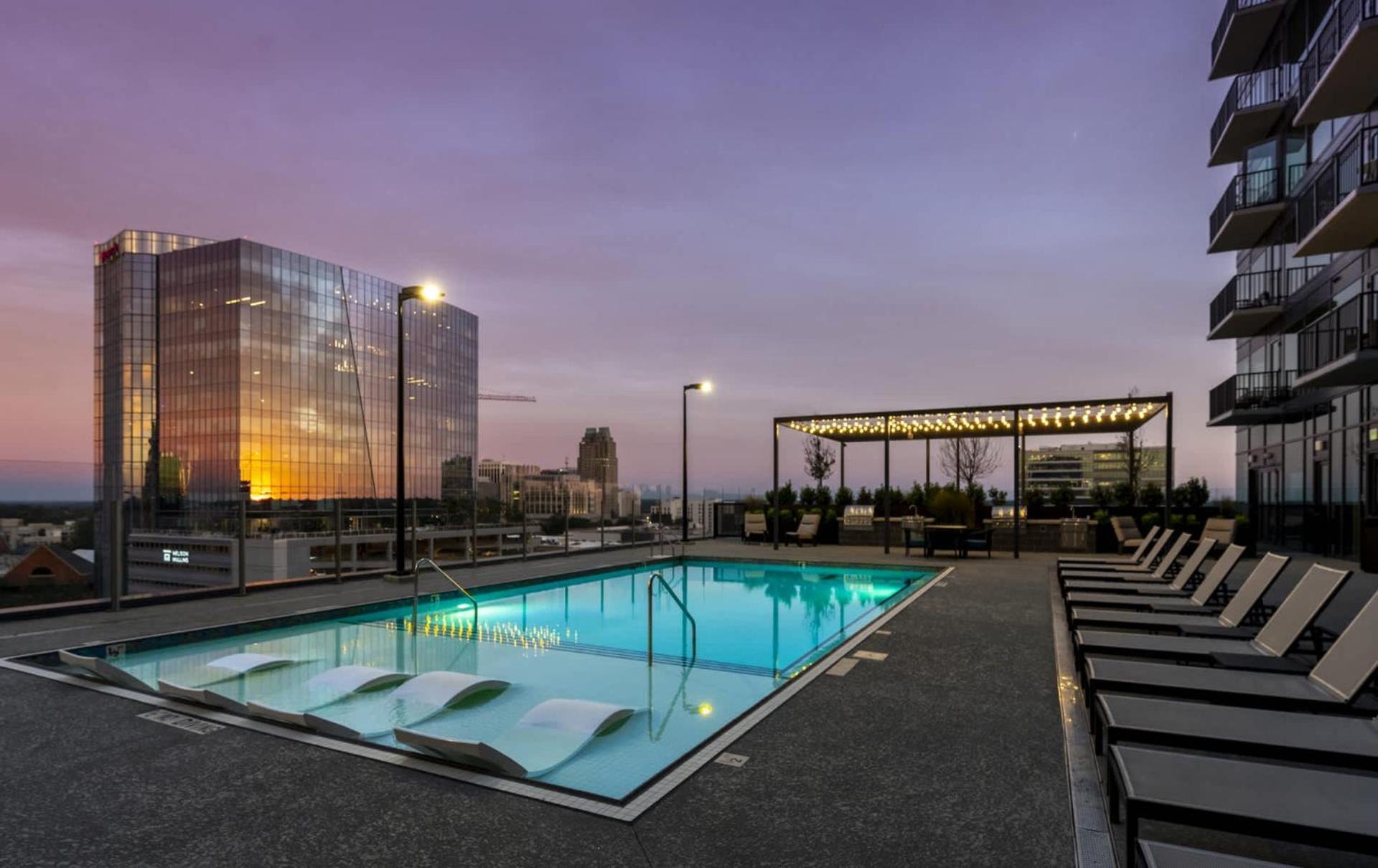 High-Rise Apt Raleigh Free Parking & Sunset View 1 Bagian luar foto